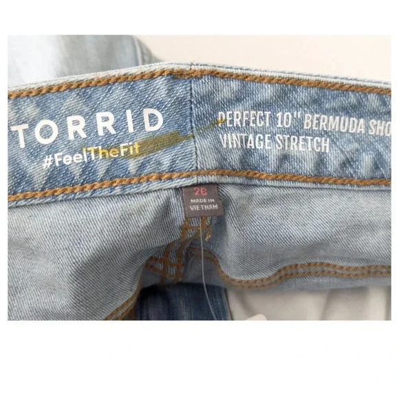 TORRID NWT Boyfriend Bermuda Denim Shorts Size 26 - Picture 8 of 10